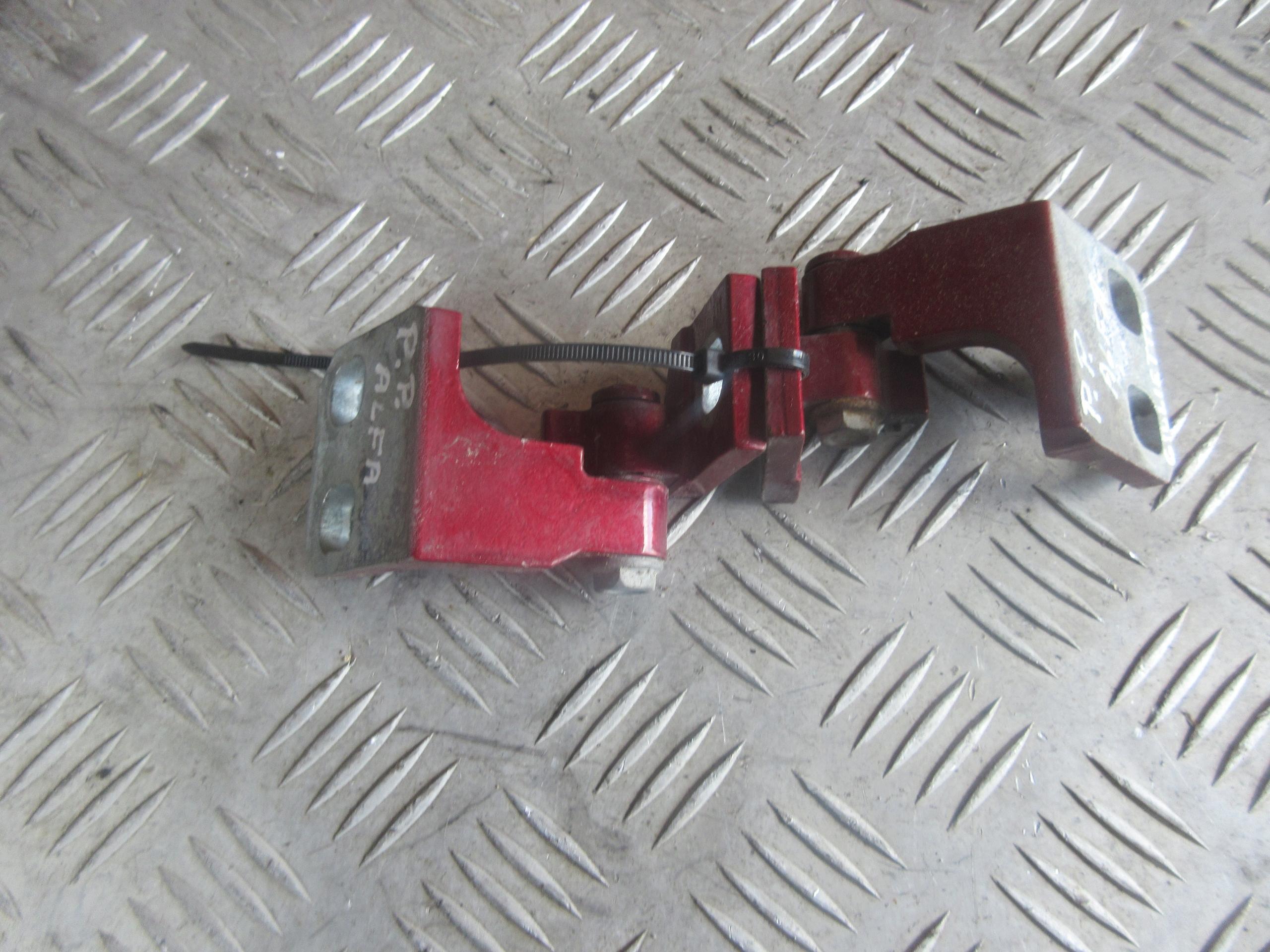 ПЕТЛЯ ДВЕРИ ПРАВАЯ ПЕРЕДНЯЯ ALFA GIULIETTA 106 / B