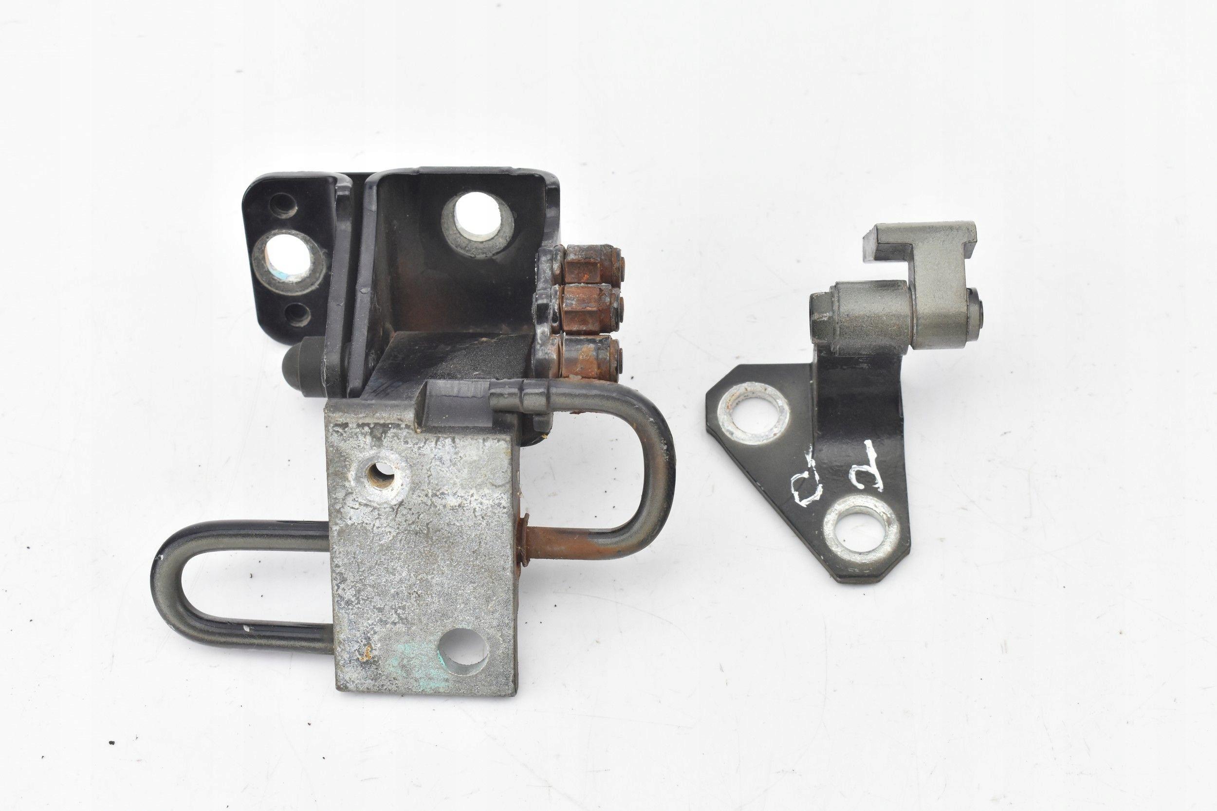 3C8831412B - Петля двері правий передній комплект PASSAT B7 10-