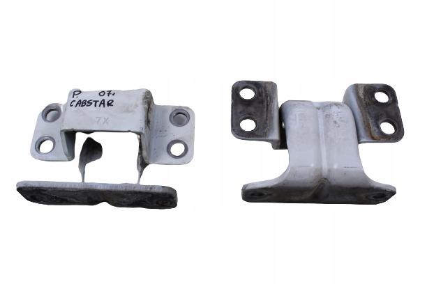 ДВЕРНА ПЕТЛЯ ПРАВА ПЕРЕДНЯ КОМПЛЕКТ. NISSAN CABSTAR 07R.