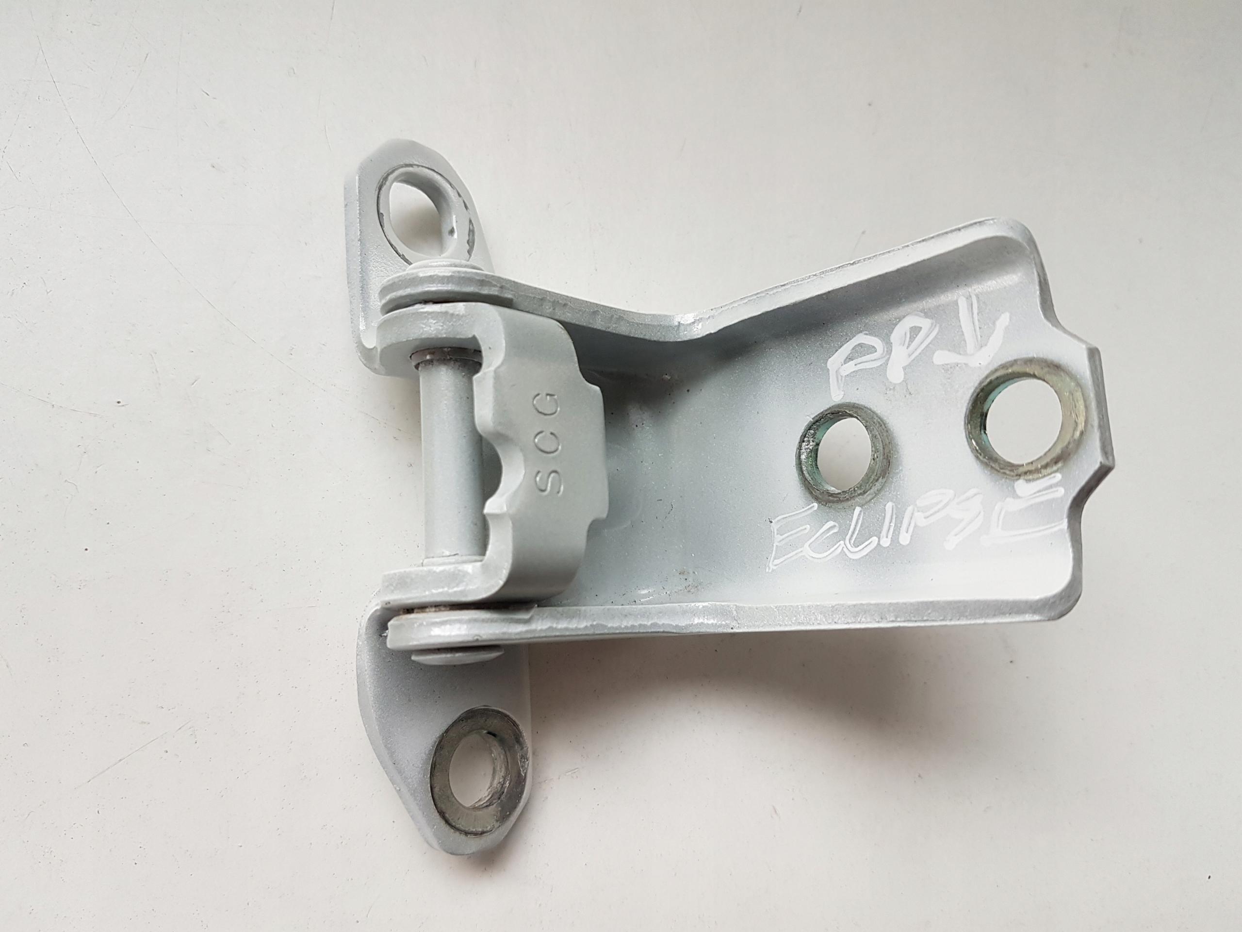 ПЕРЕДНЯ ПРАВА ДВЕРНА ПЕТЛЯ MITSUBISHI ECLIPSE CROSS