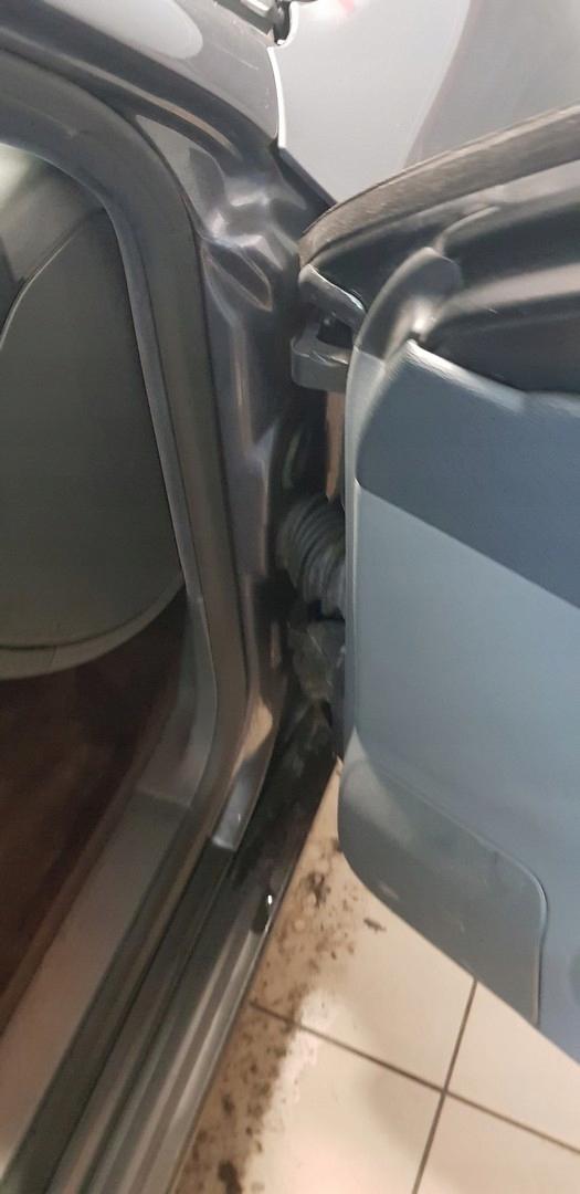 Передняя дверная петля AUDI A3 8L версия 5D цвет LY7K