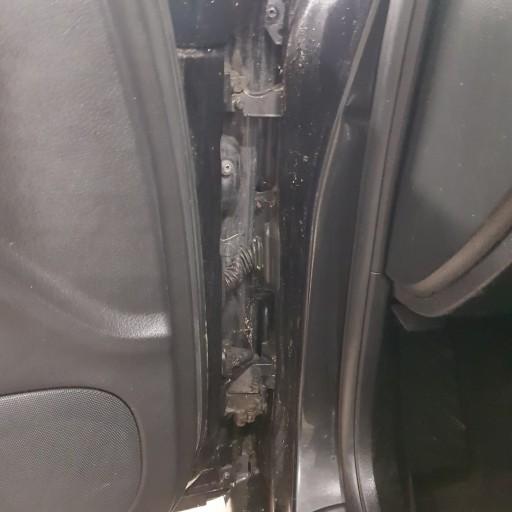 Петля передней двери AUDI A4 B6 B7 цвет LZ9W