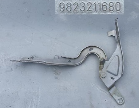 ПЕТЛЯ КАПОТА ЛІВА PEUGEOT 208 II 9823211680