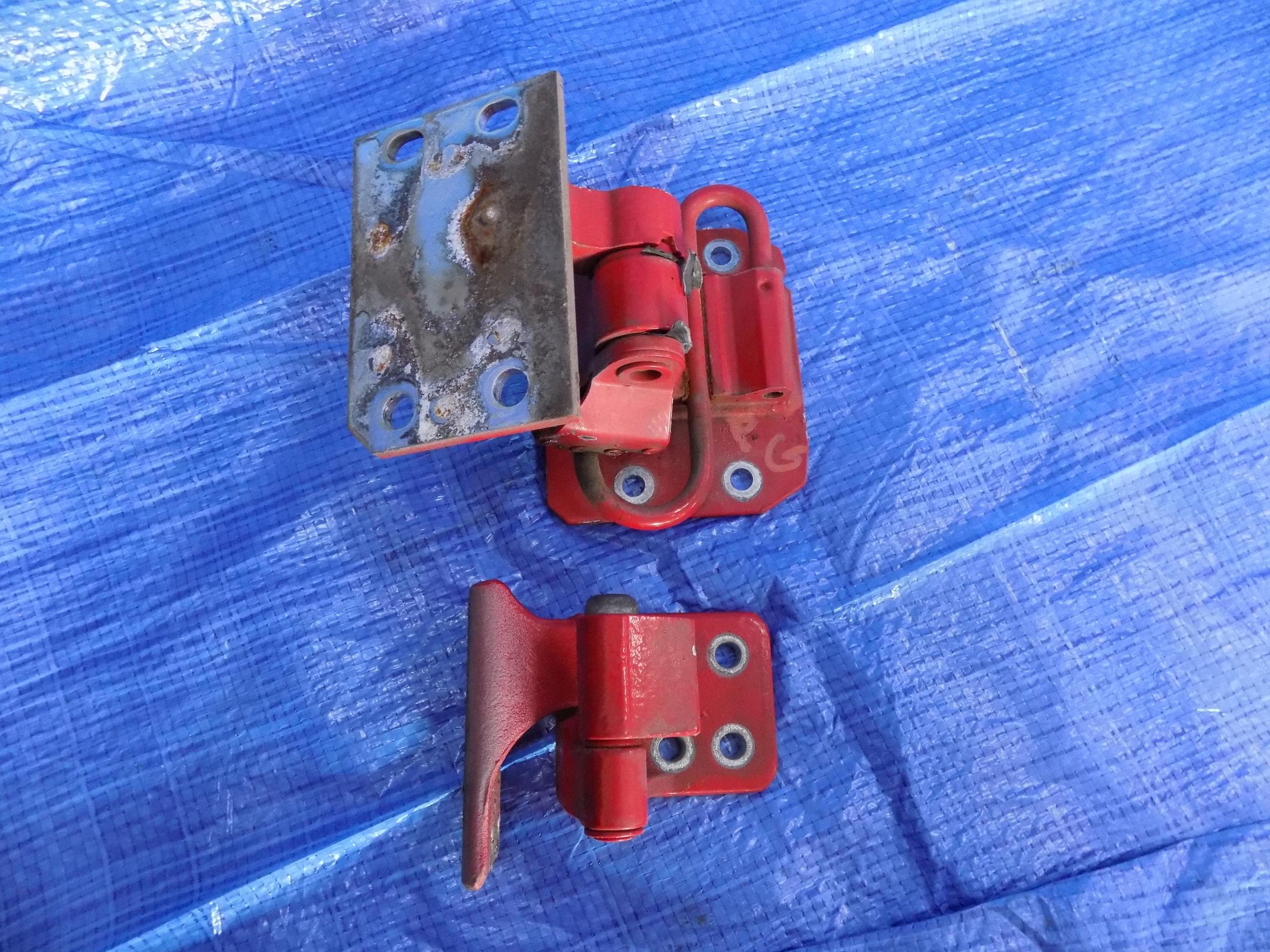 ПЕТЛЯ ПРАВА НИЖНЯ ВЕРХНЯ MAN TGL 10.180 2007R