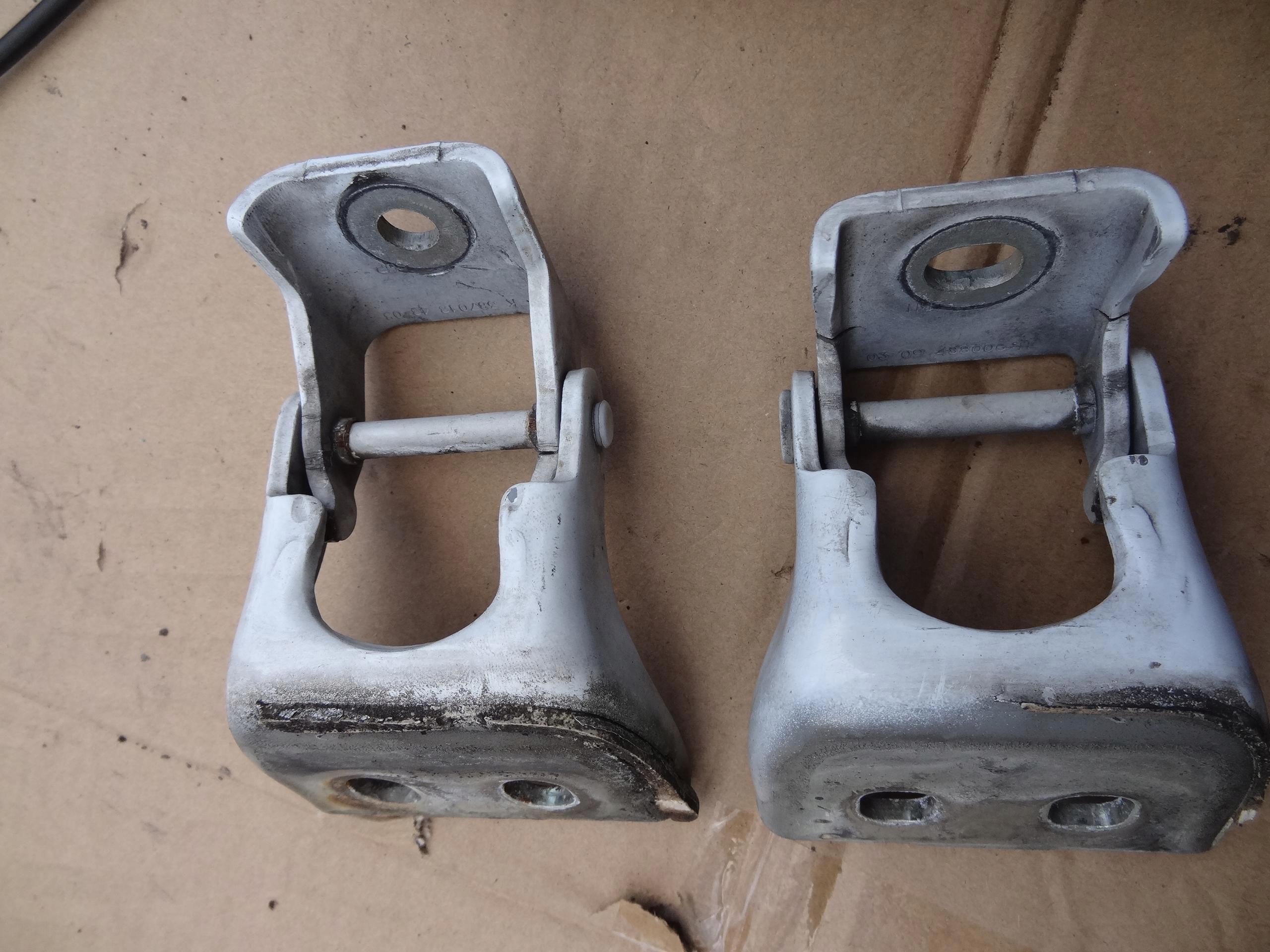 ПЕТЛЯ ДВЕРНІ ПЕТЛІ ЛІВИЙ ПЕРЕДНІЙ RENAULT KANGOO III