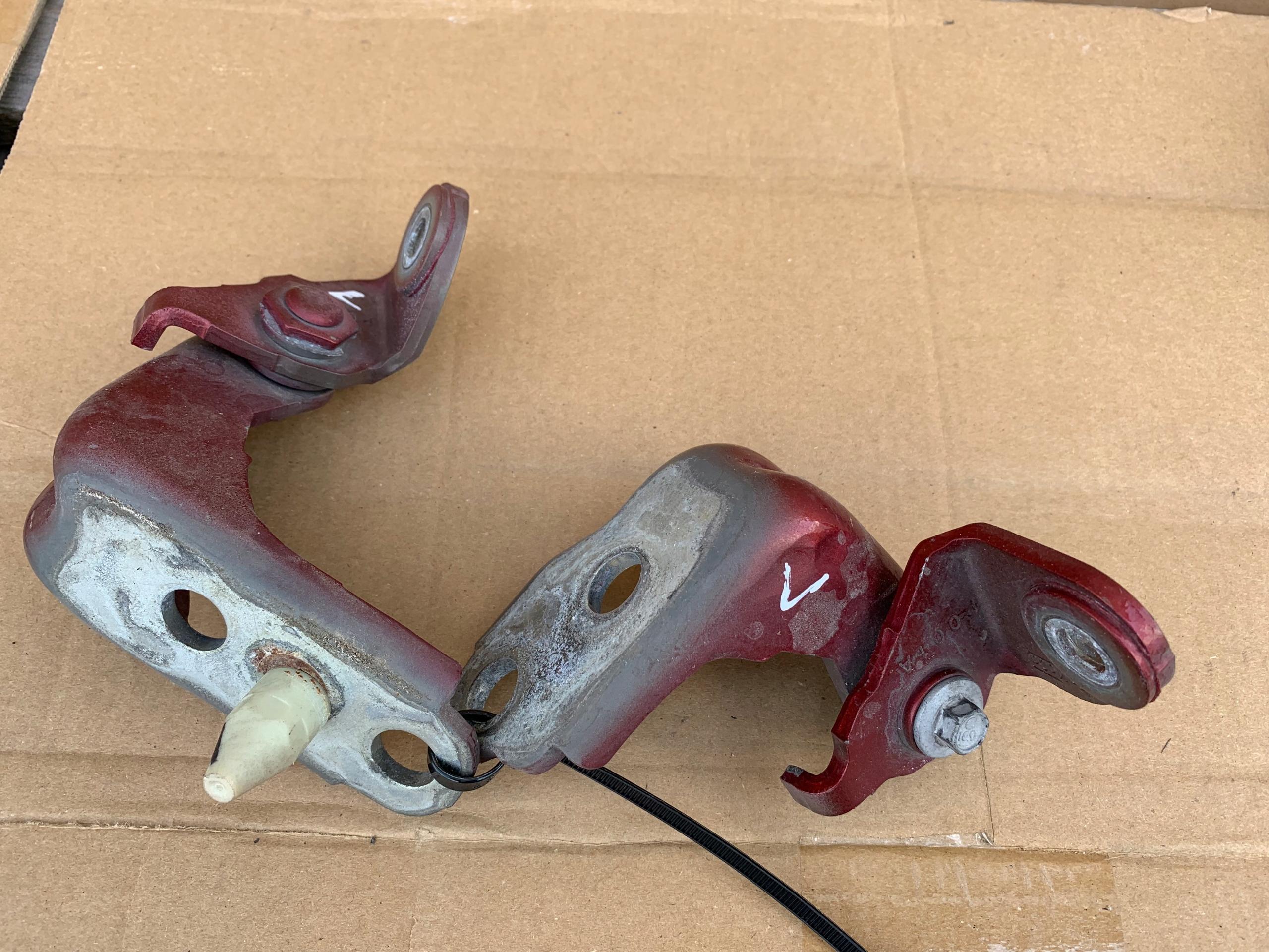 ПЕТЛІ ЛІВИХ ДВЕРЕЙ FORD MUSTANG VI 15-17 RR