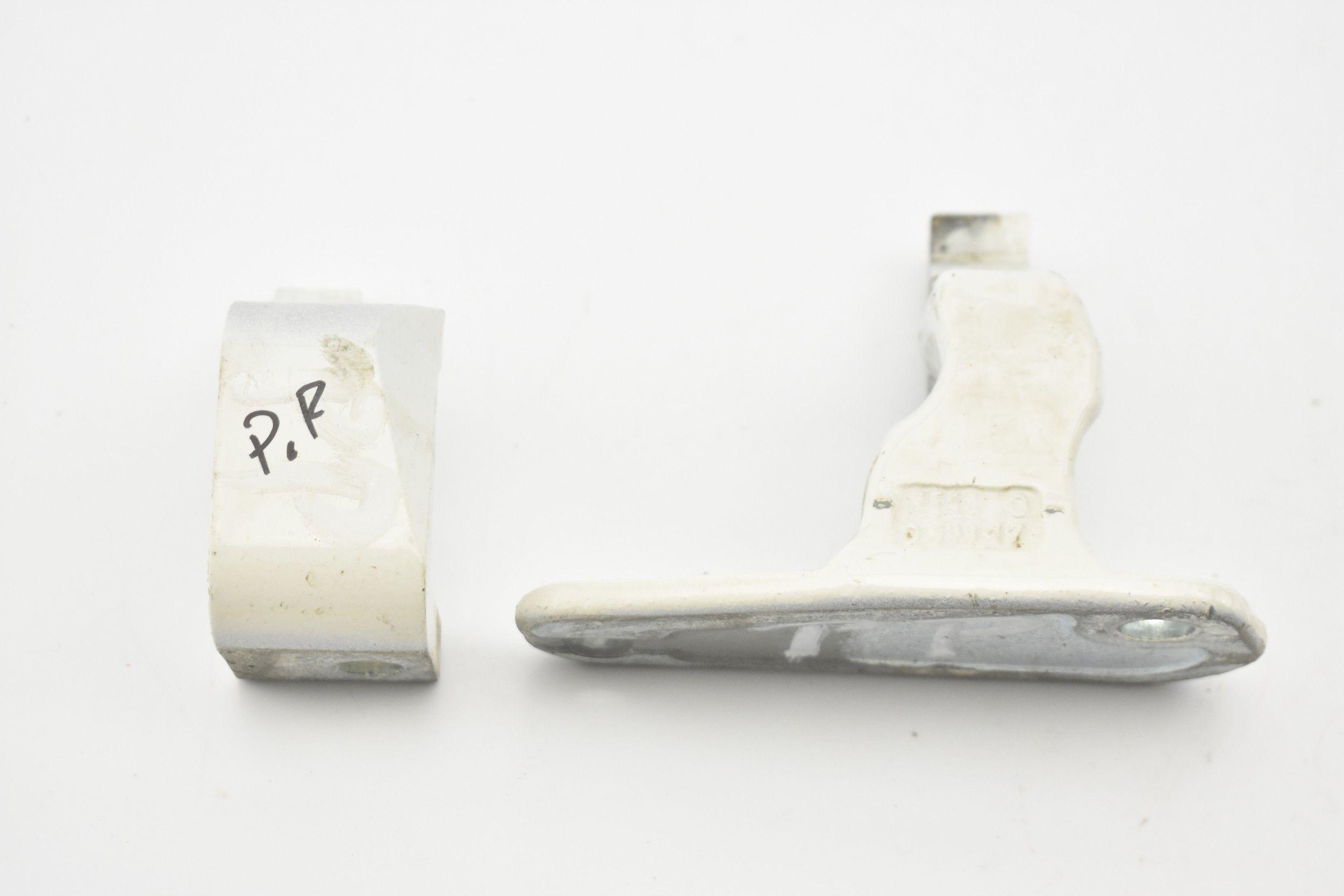 7E0831412B - Дверные петли правая передняя VW TRANSPORTER T5 T6