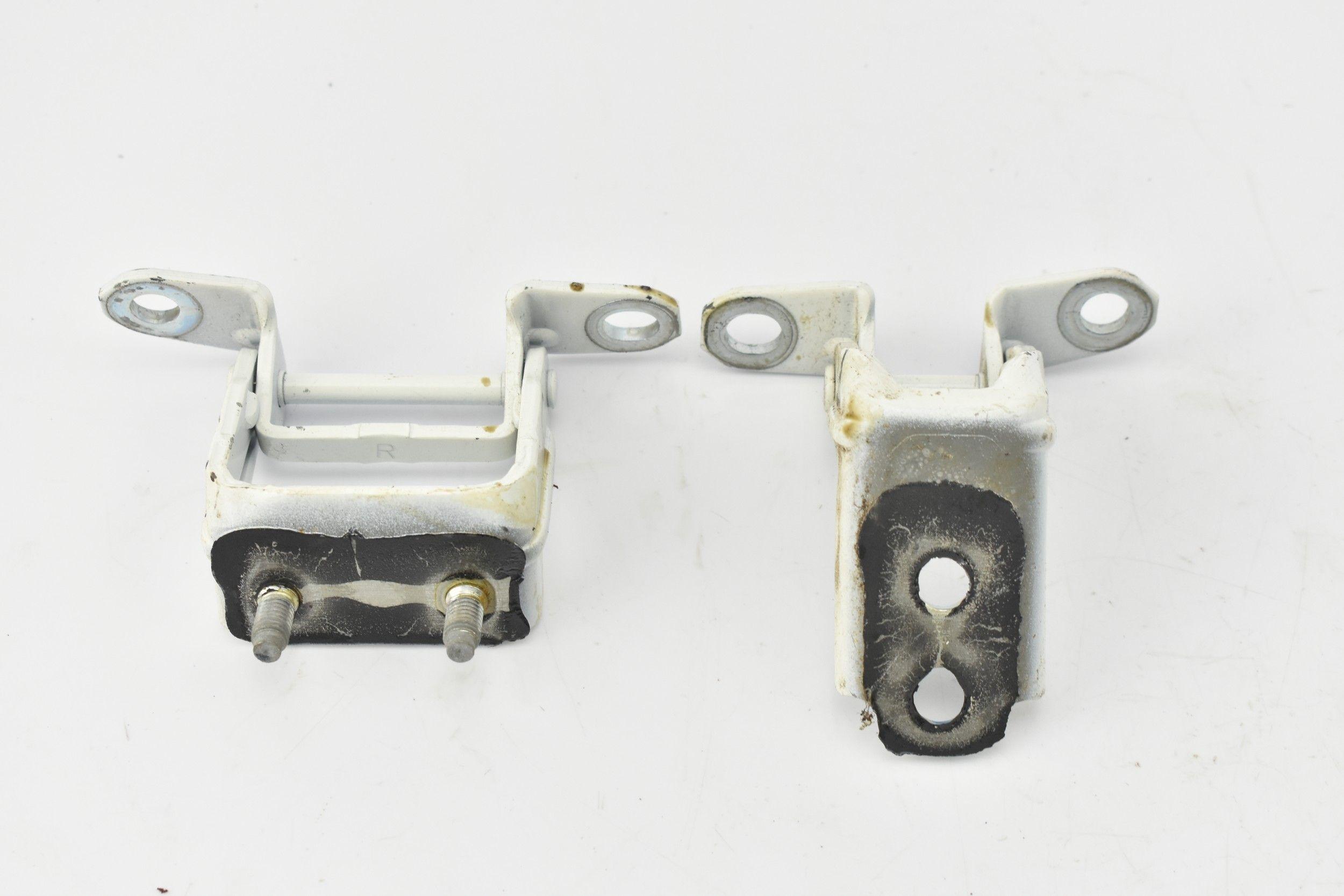 824005RB0A - Дверні петлі правий задній комплект 326 JUKE II F16