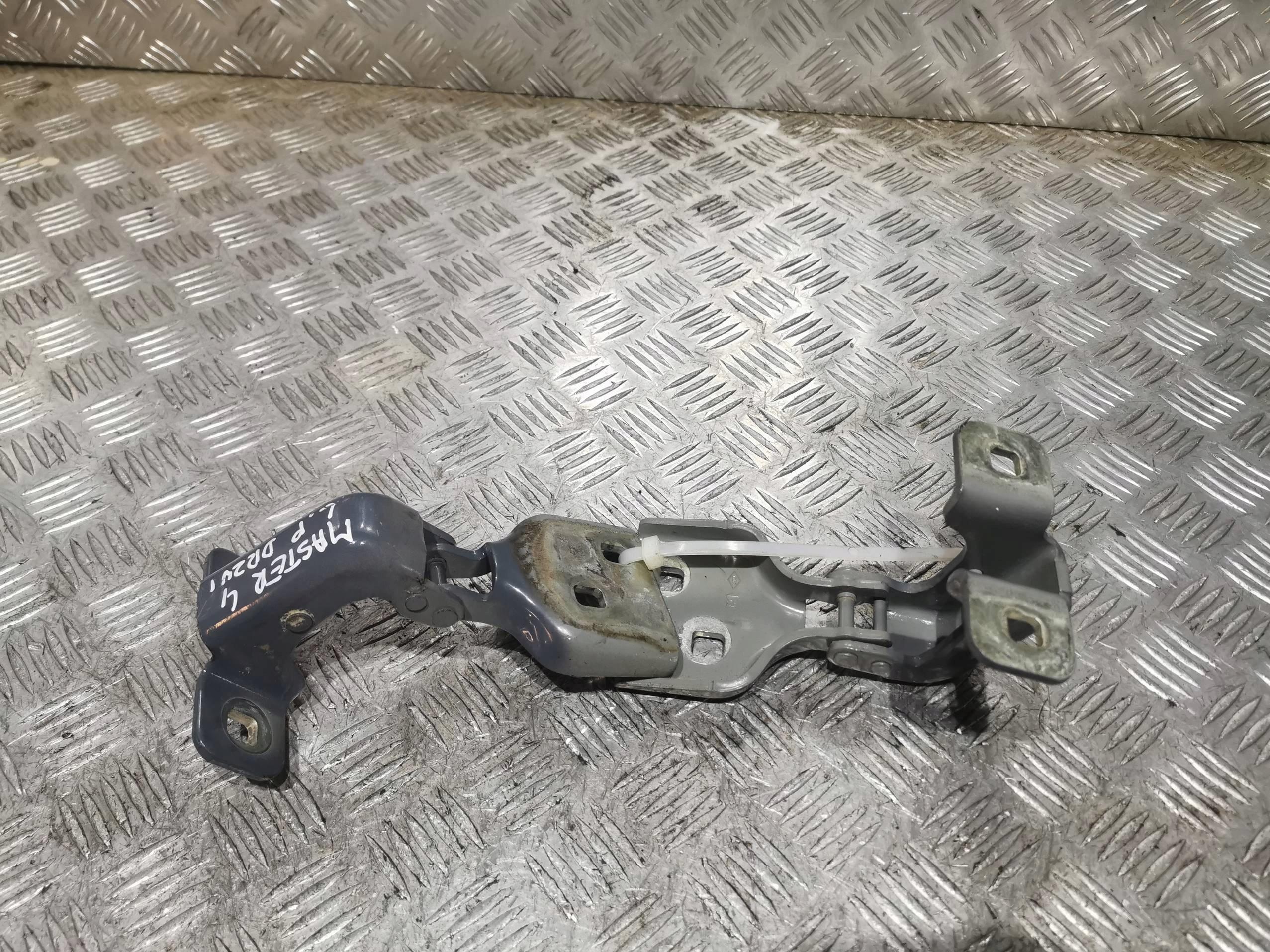 Петлі передньої лівої двері MASTER 4 IV 19-