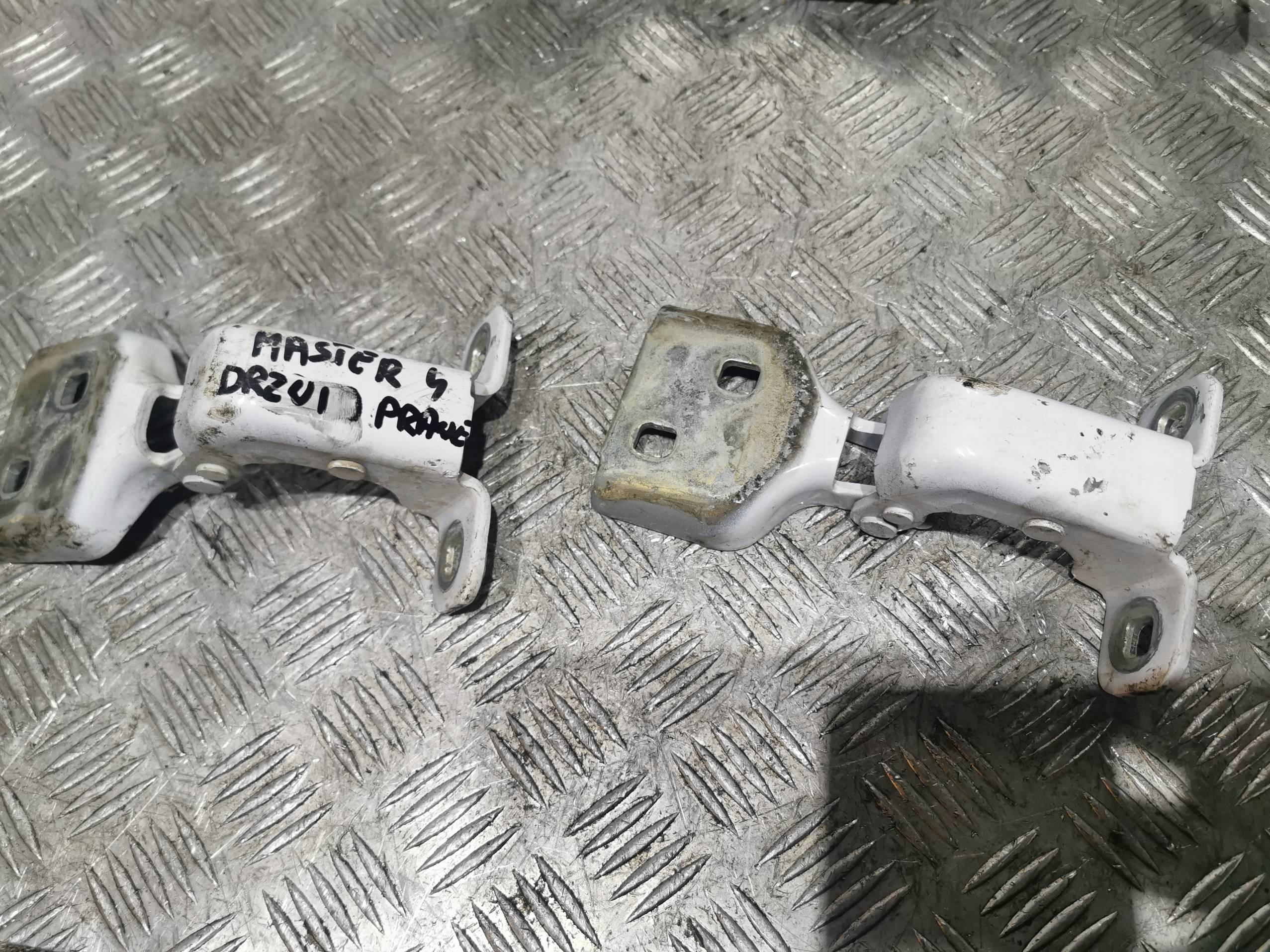 Петлі передньої правої двері MASTER 4 IV 19-