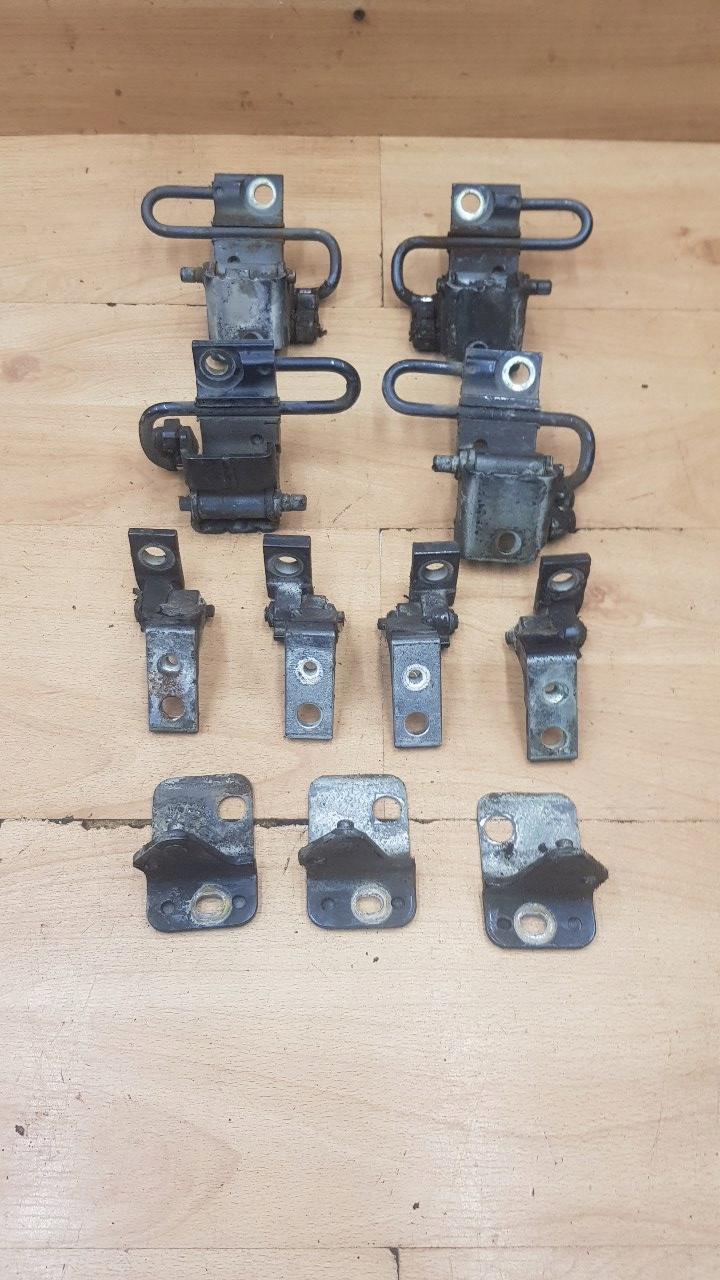 1J0906283C - ДВЕРНІ ПЕТЛІ ПЕРЕДНЯ ЗАДНЯ КОМПЛЕКТ VW BORA GOLF IV