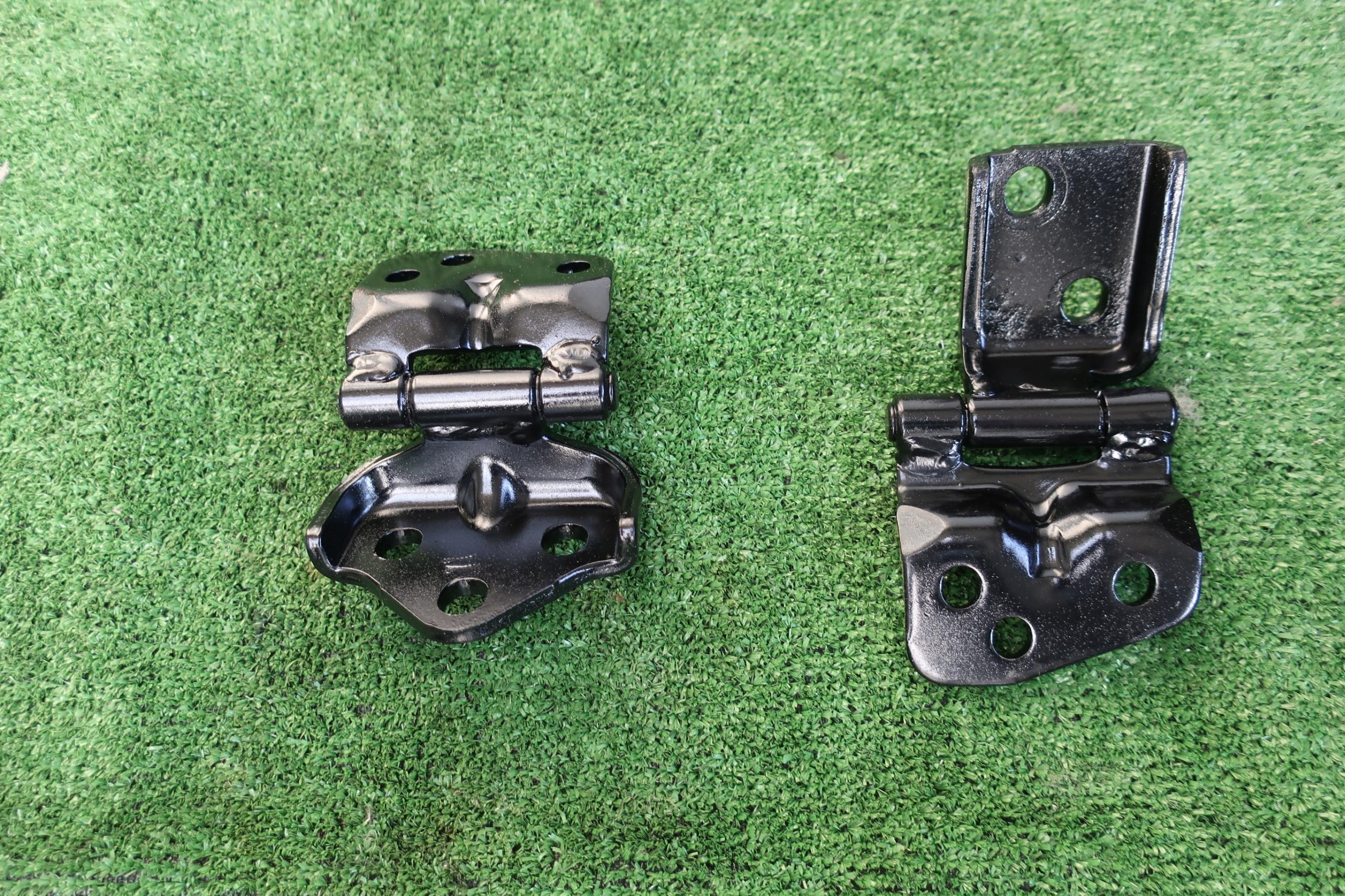 57410-50G0 - ПЕТЛІ ЗАКРИЛКІВ ЗАДНІ SUZUKI JIMNY КОМПЛЕКТ БЕЗ ЗАЗОРУ