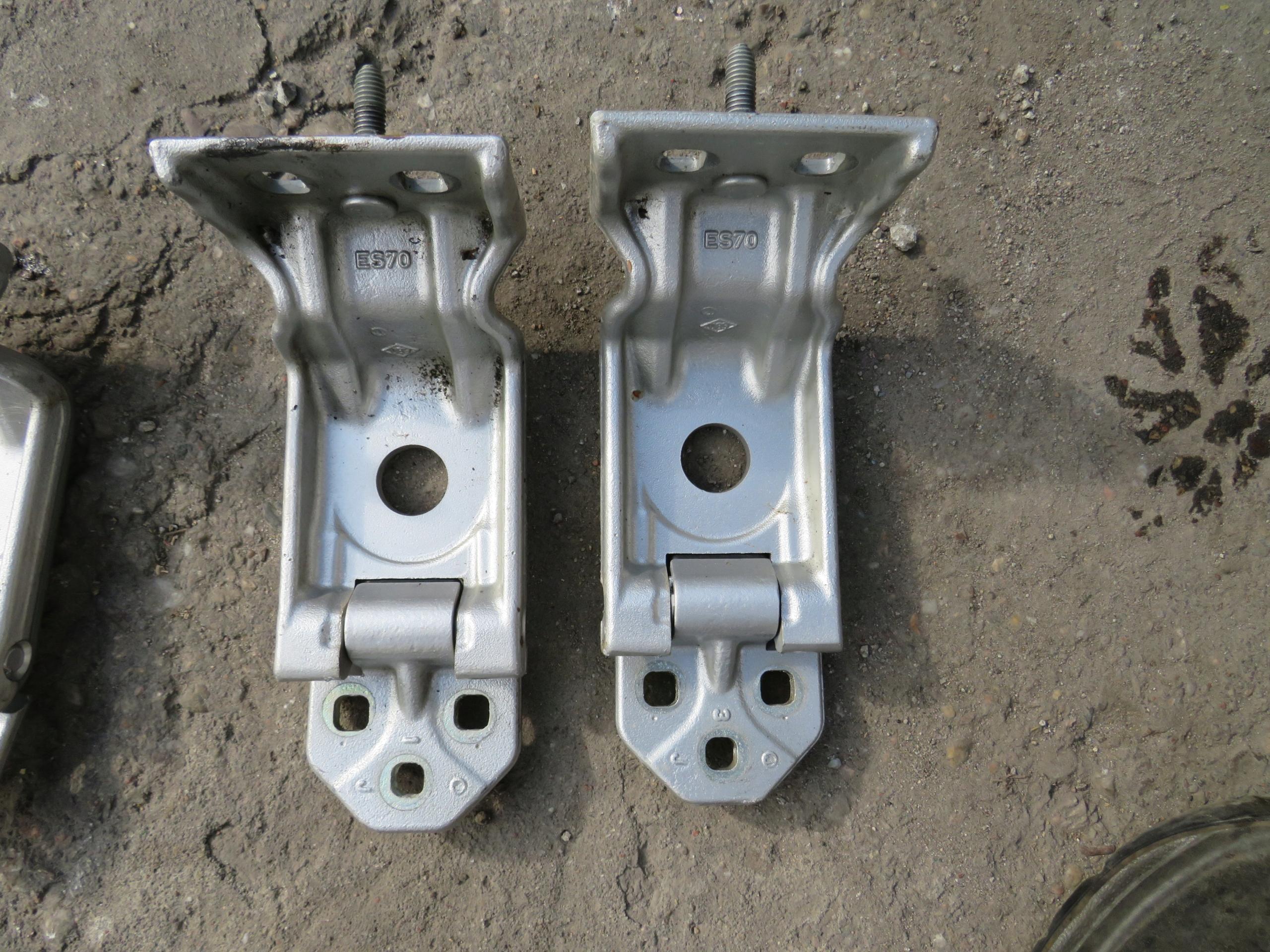 ЗАДНІ ПЕТЛІ RENAULT MASTER 4 IV