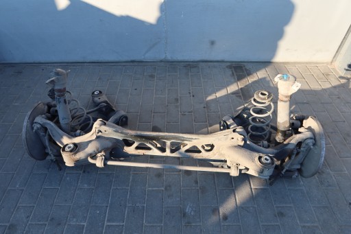 Подвеска седана audi a4 b8 audi a4 b8 без правильного амортизатора