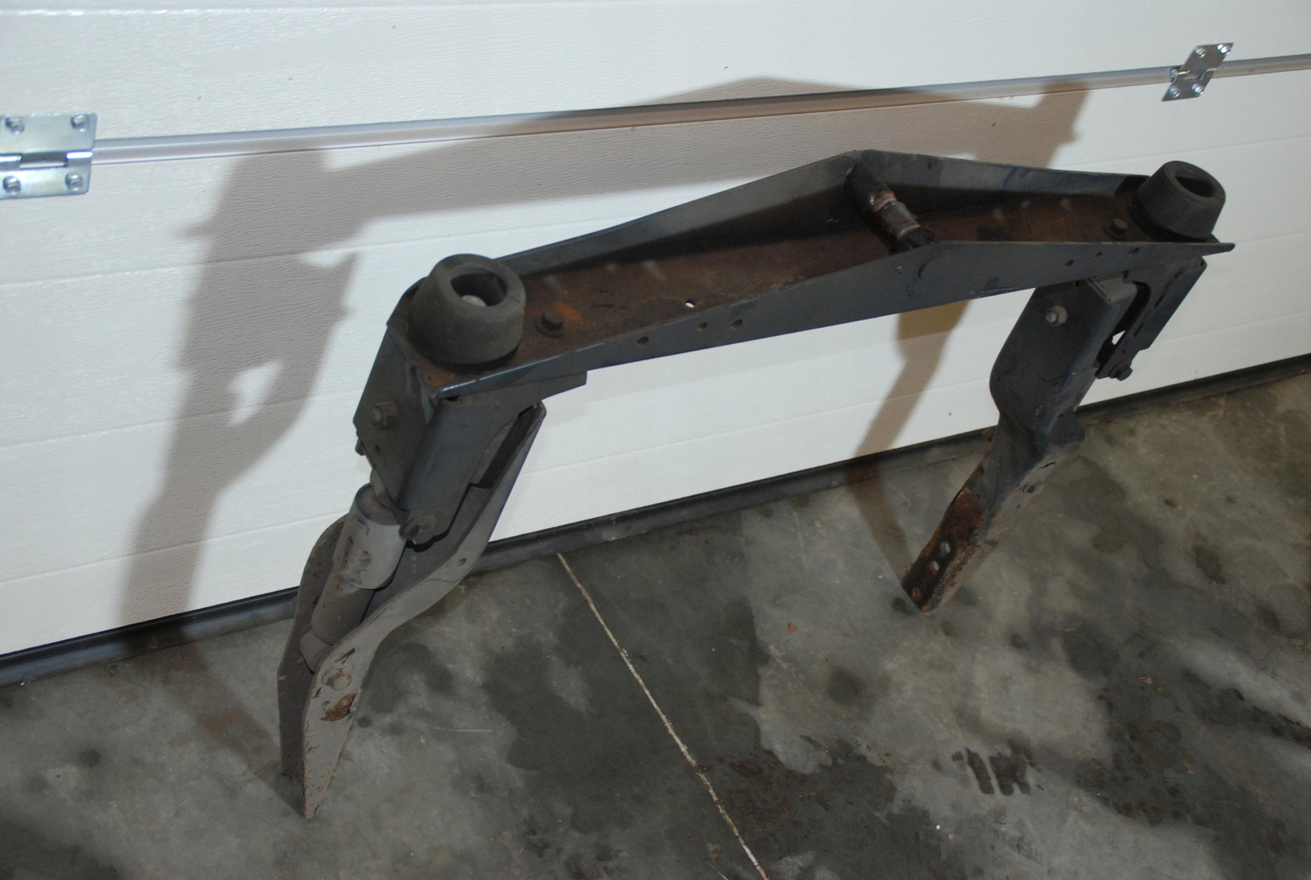 ПІДВІСКА КАБІНИ БАЛКА ЗАДНЯ IVECO EUROCARGO 08-15