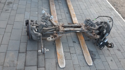 Комплект эмблемы задней подвески и универсала 08-16