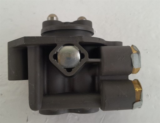 Клапан коробки передач MERCEDES ACTROS ATEGO ANTOS A0022608157 новый ориг.