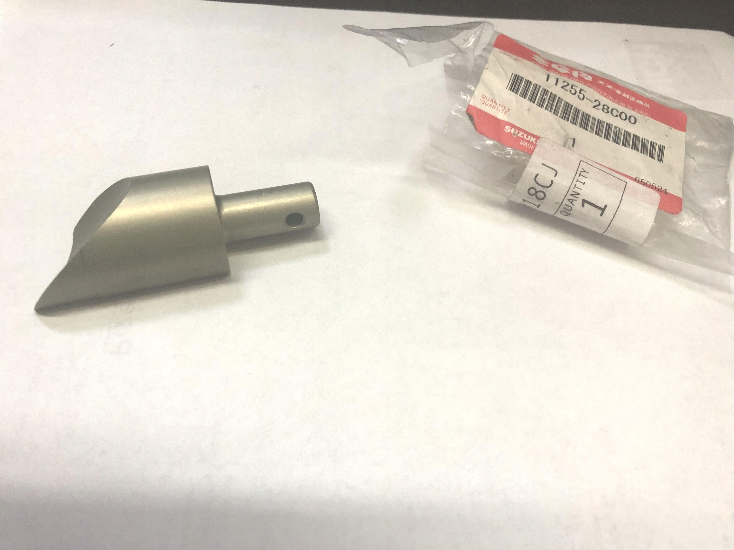 11255-28C00 - ЛЕВЫЙ ВЫПУСКНОЙ КЛАПАН SUZUKI RM 250 RM250