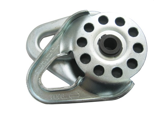 ЧІПЛЯЄТЬСЯ ЗА СИНТЕТИЧНИЙ ТРОС ЛЕБІДКИ 9 ТОНН