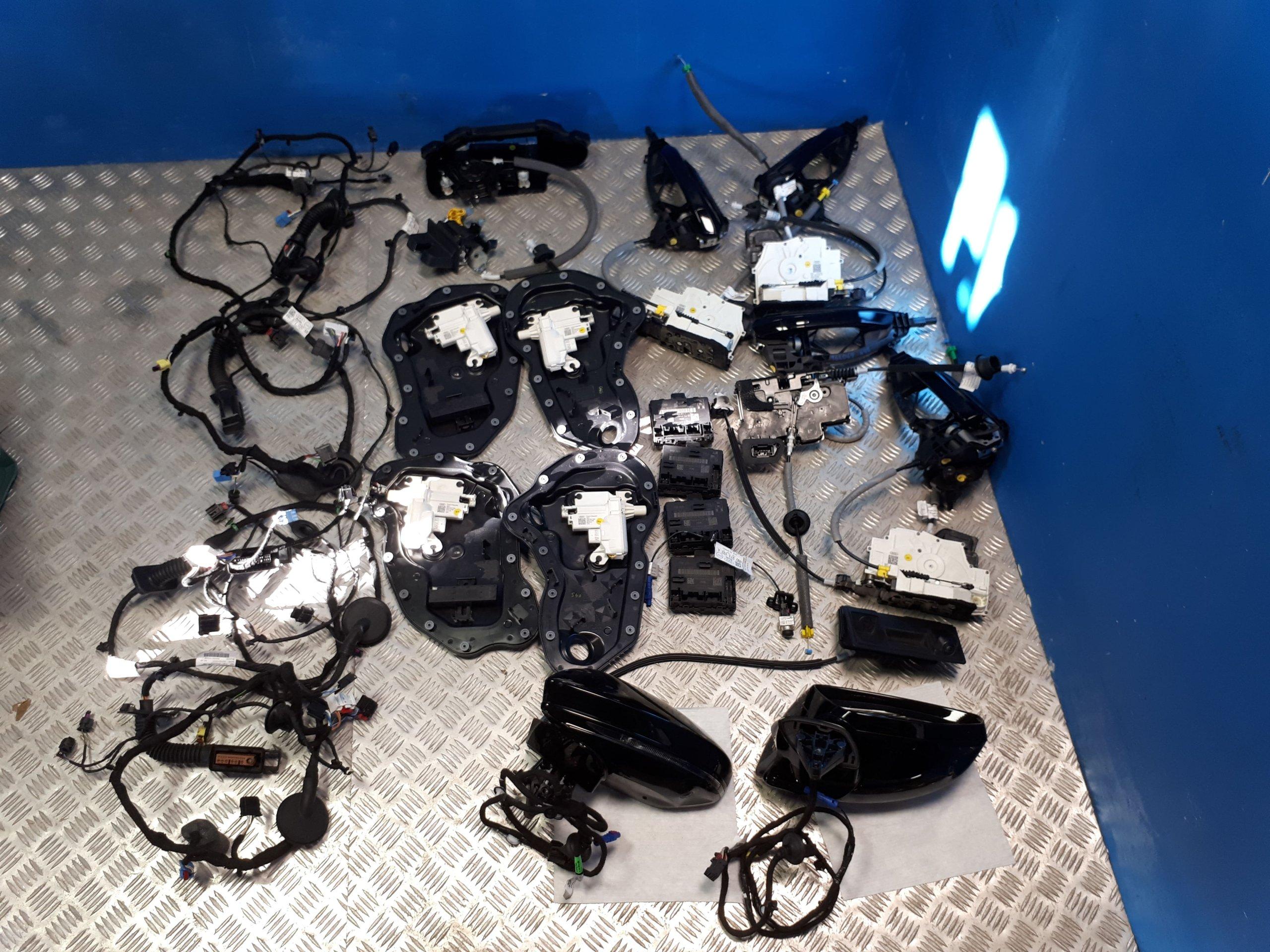 Комплект камери 360 дверний підйомник AUDI A8 D5 4n0