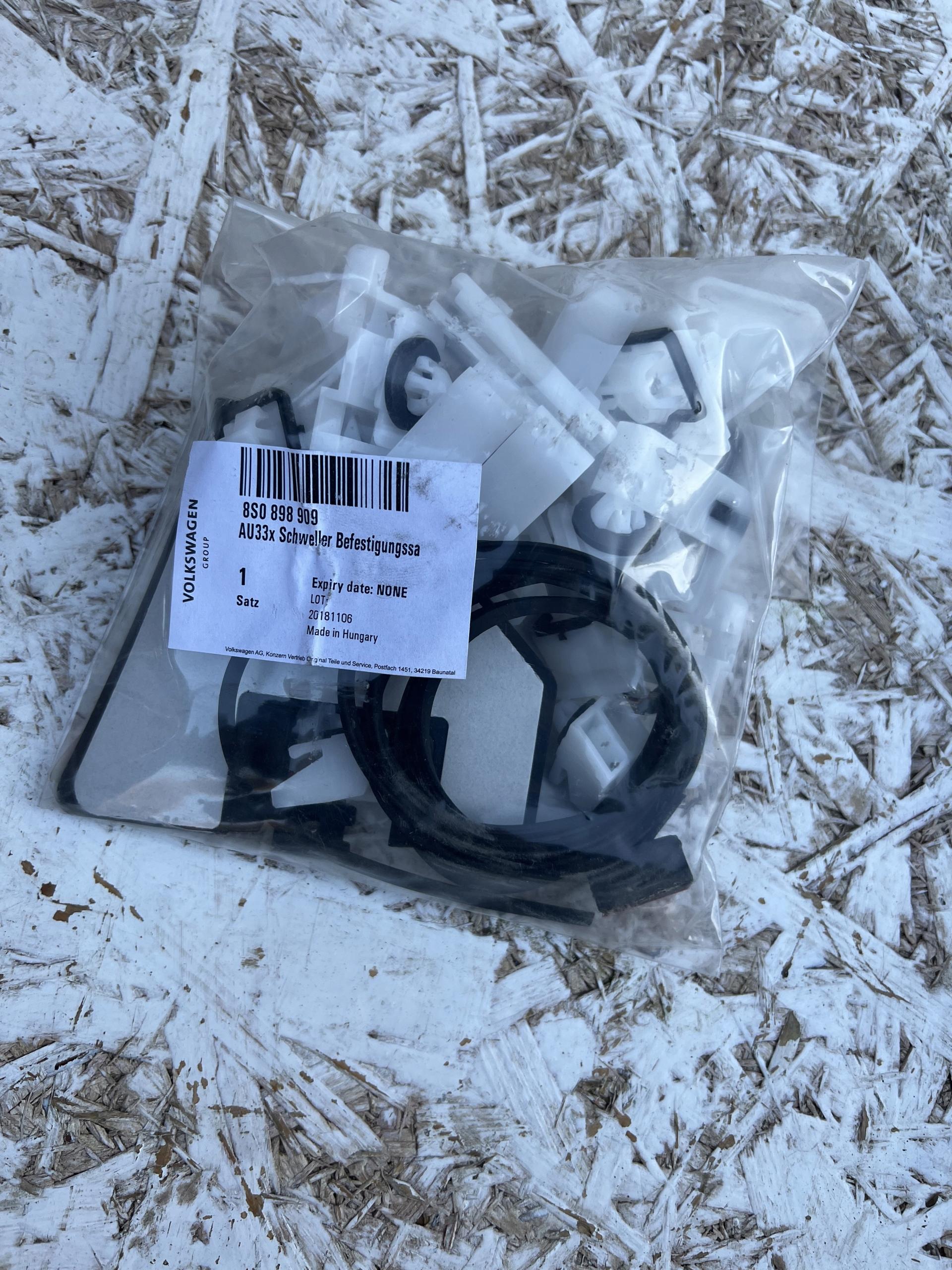 8s0898909 - КОМПЛЕКТ ДЛЯ КРЕПЛЕНИЯ ПОРОГА AUDI TT 8S0 8S