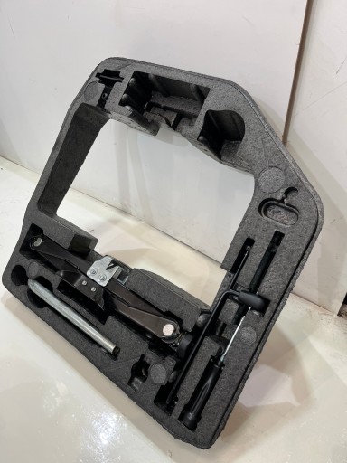 888.151.067 - РЕМКОМПЛЕКТ ВАЖЕЛЯ AUDI A4 B8 8T0012109A 8K0011031K КОМПЛЕКТ