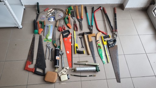 НАБІР ІНСТРУМЕНТІВ ГАЙКОВІ КЛЮЧІ СВЕРДЛА ВЕРШНІ МОЛОТКИ ПИЛИ SILICLE В ХОРОШОМУ СТАНІ GWR