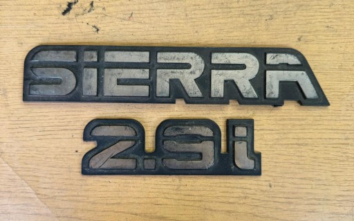 ЭМБЛЕМА ЗАДНЕЙ ДВЕРИ FORD SIERRA 2.9