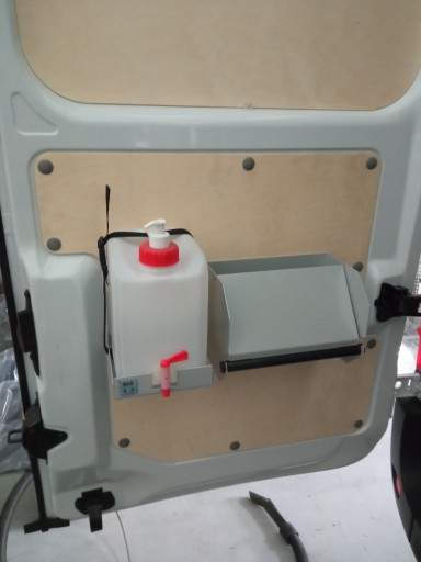 Монтаж майстерні, стелаж і відкритий умивальник