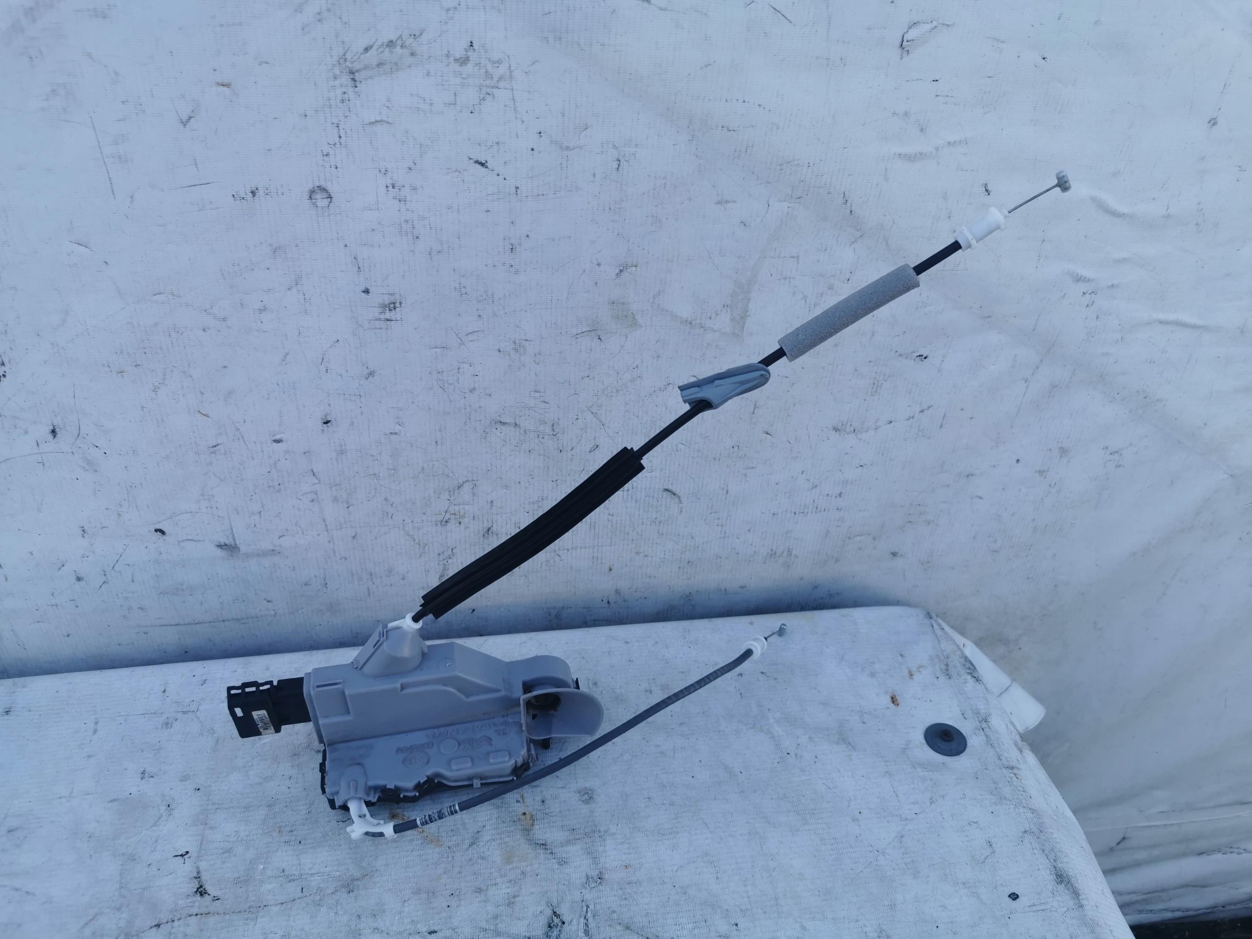 Замок передньої лівої двері Peugeot 3008 II