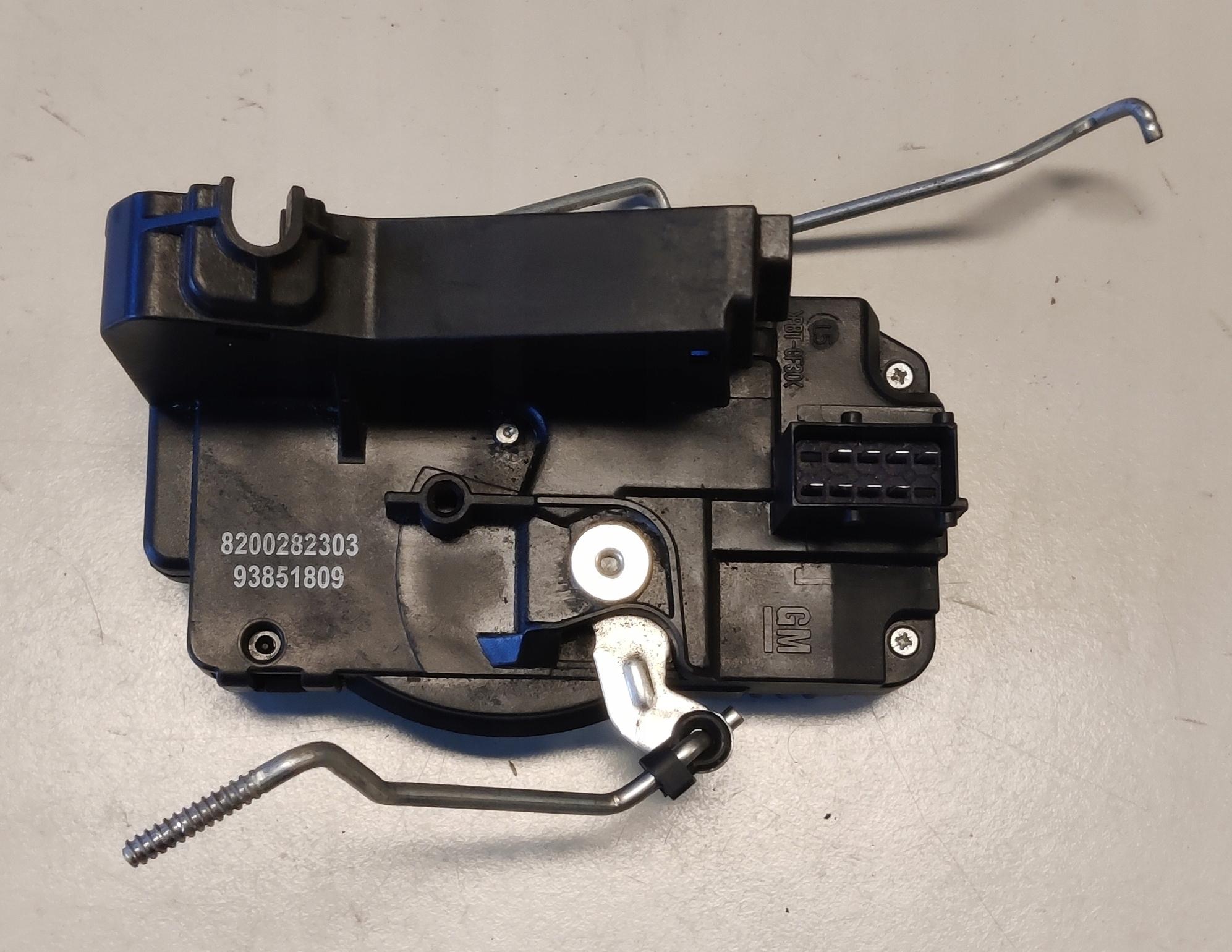 Замок двери левый задний Renault Trafic II 8200282303