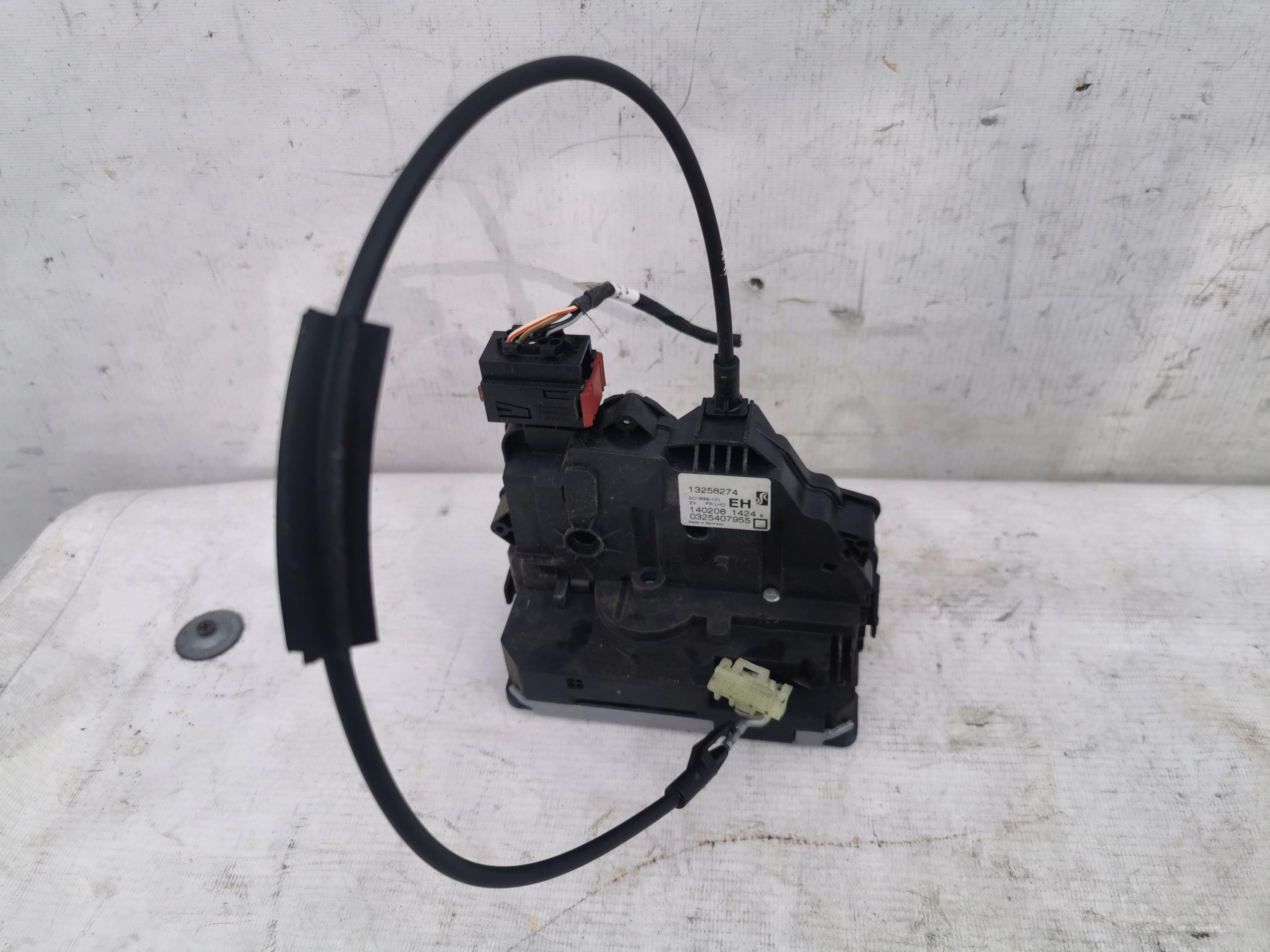 Замок Двері Передній Правий Opel Corsa D 13258274