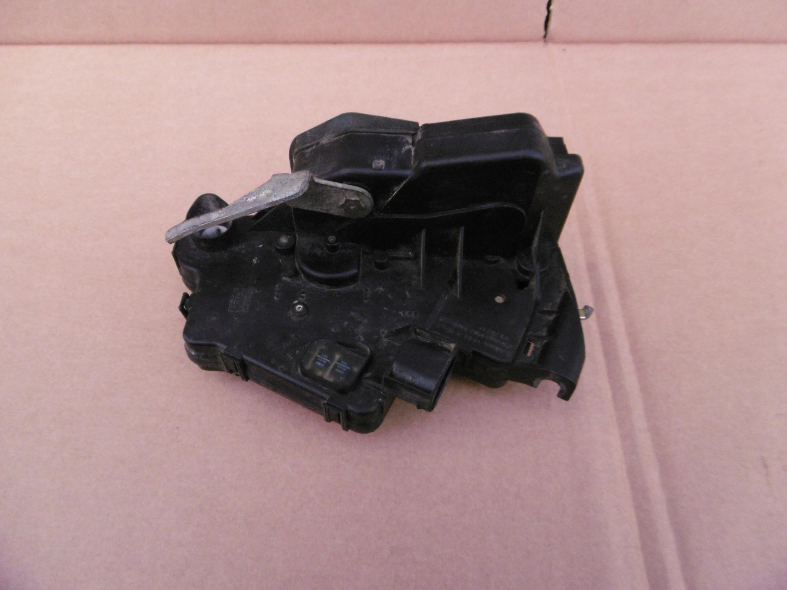 7011305 - Замок левой двери водителя BMW E46 седан универсал 98-00