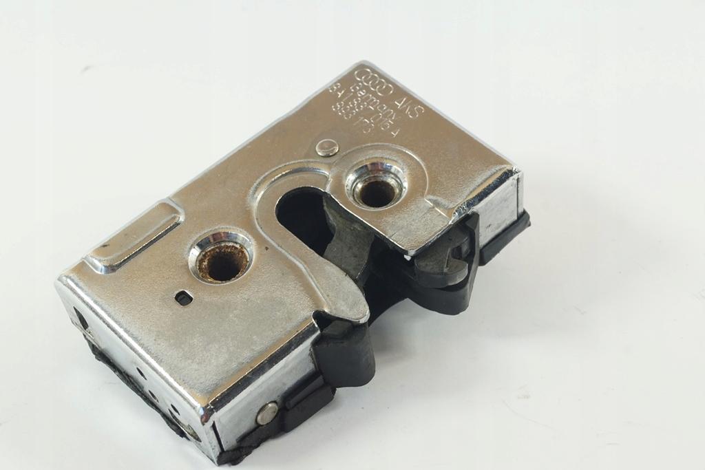 8A1837015A - Замок двери передний левый уплотнитель Audi 80 B4