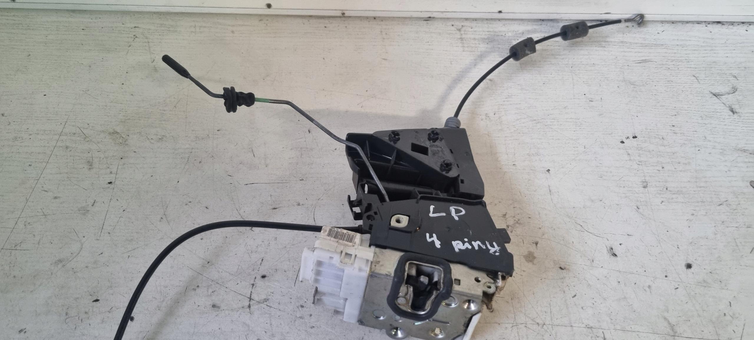 1697202835Q3 - Замок двери левый передний Mercedes в 164