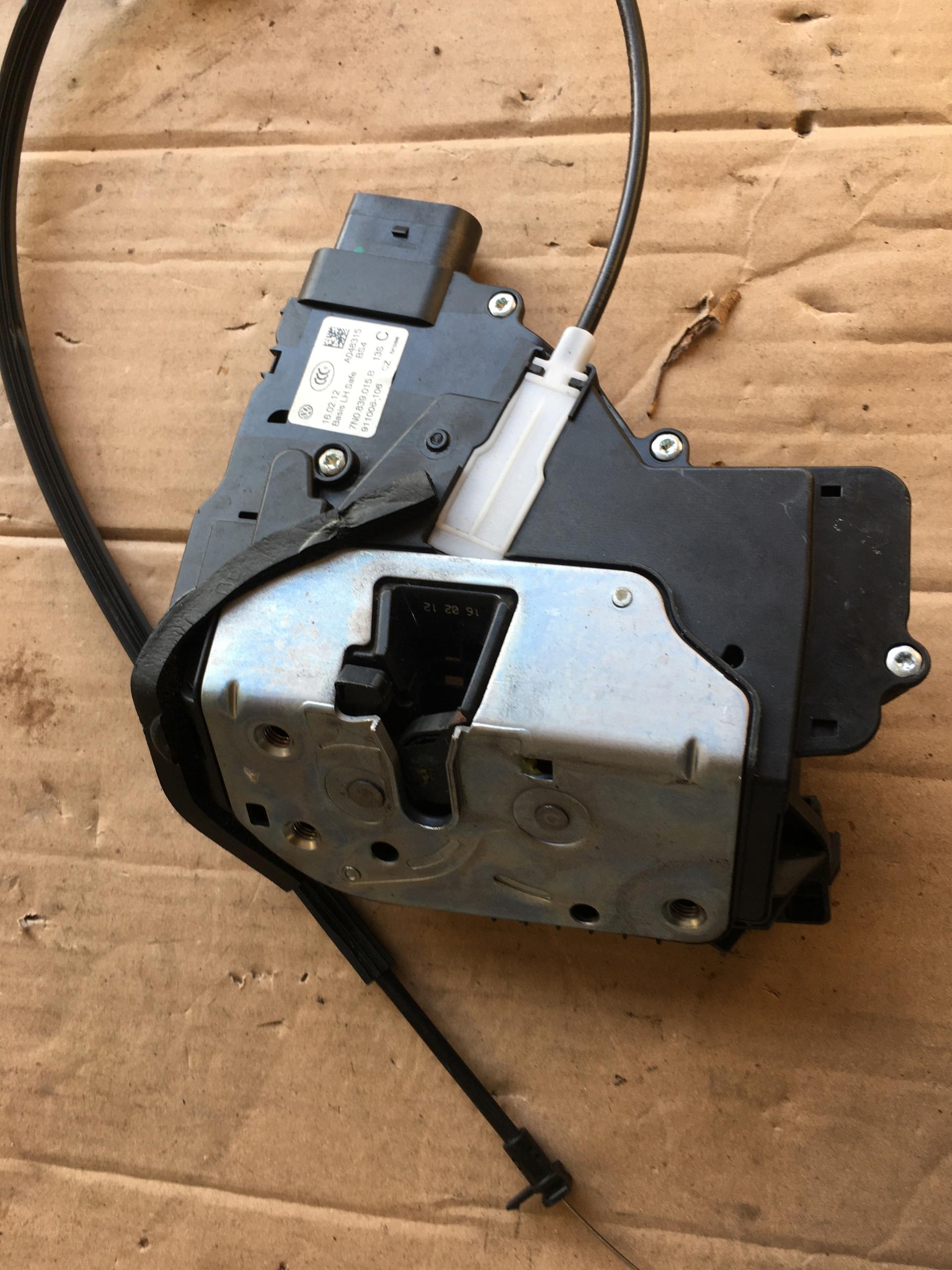 Замок двери левый задний Alhambra 7N II 7N0839015B