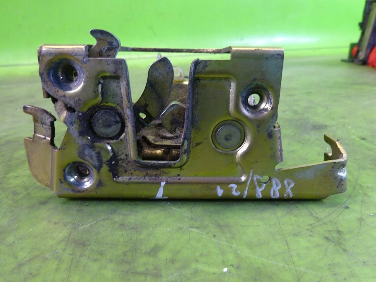 904668 - Замок двері правий задній Renault MASTER II крило