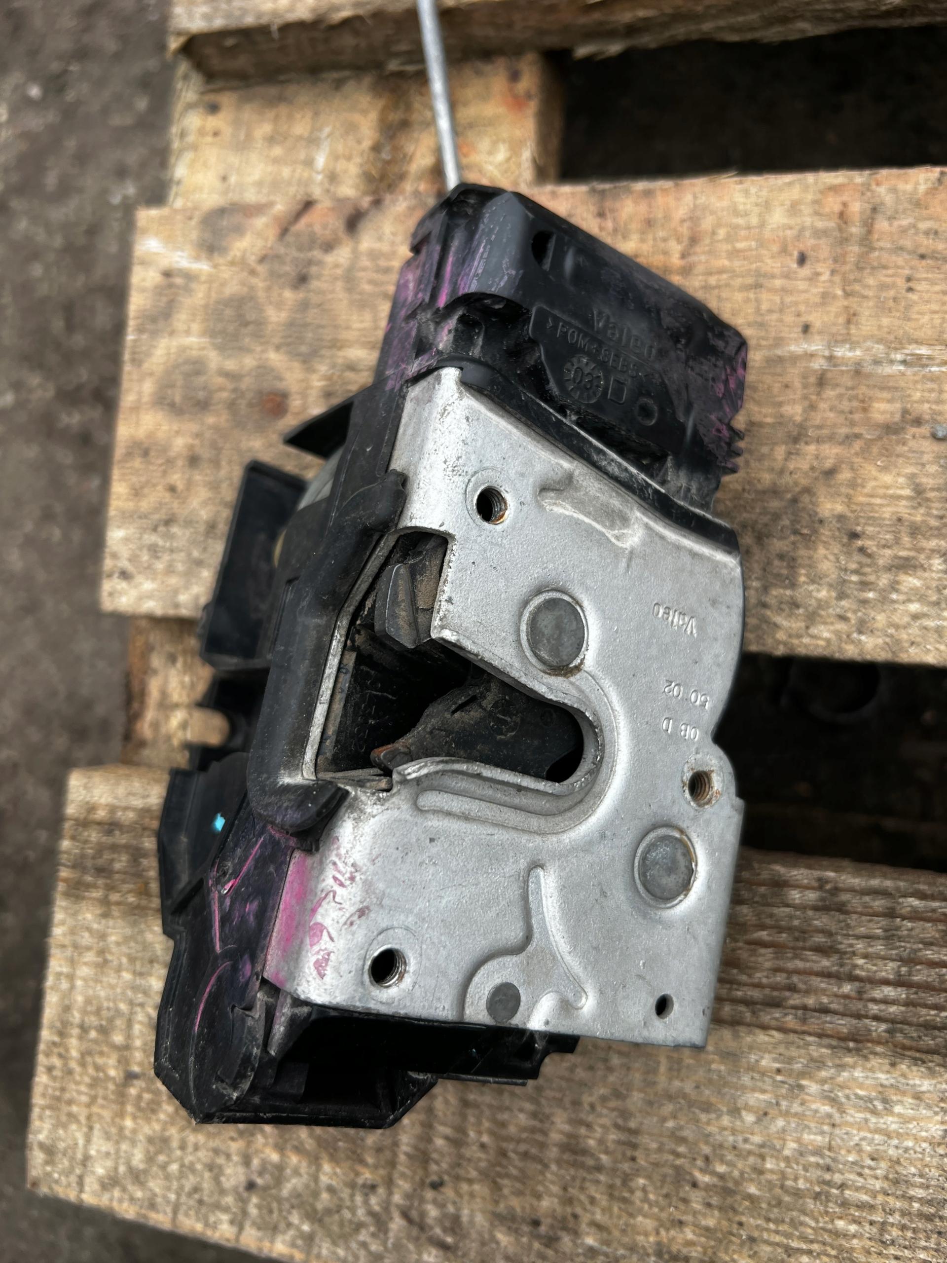 Замок двери передний правый saab 9-3 7 pin