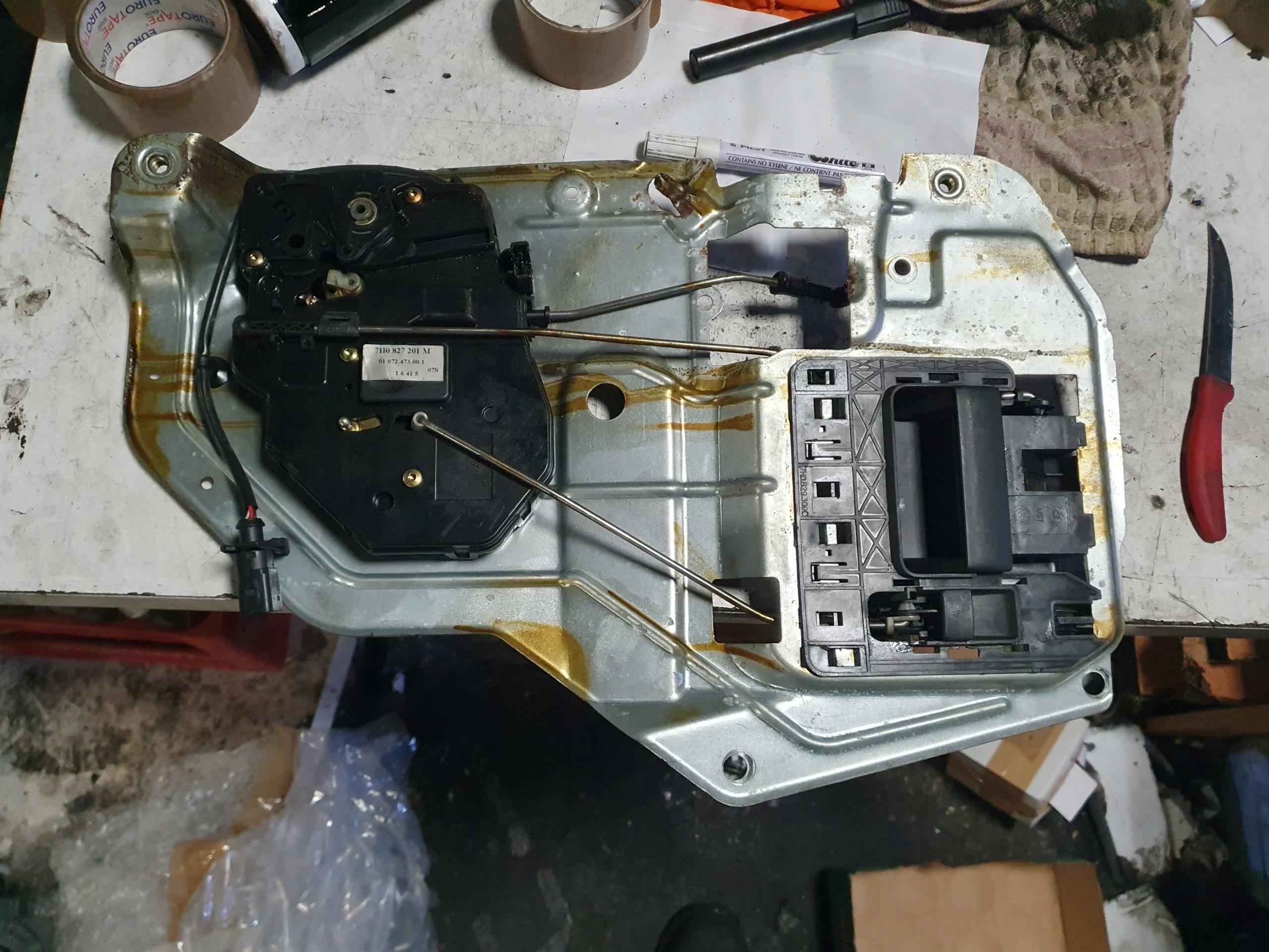 Замок задней распашной двери VW T5 7h0827201m