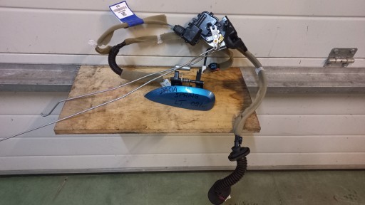 Замок + ручка ліва задня Dacia Spring 2021р.