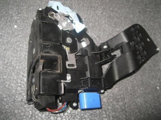 Замок лівої передньої двері VW Touareg 7L0