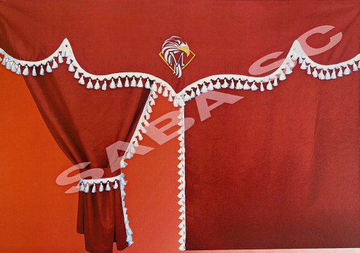 ЗАДНІ штори над кузовом вантажівки