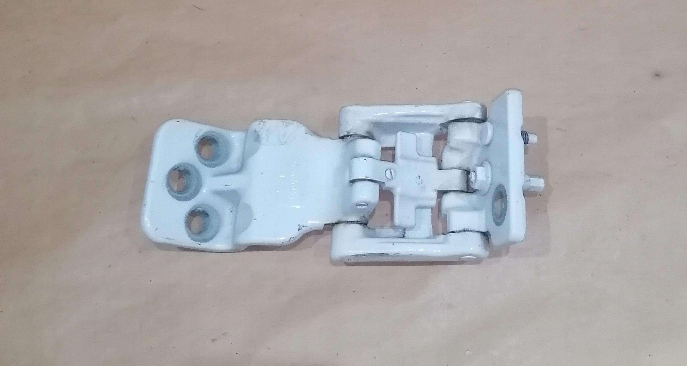 Петля двери правая задняя нижняя Ford Transit MK8