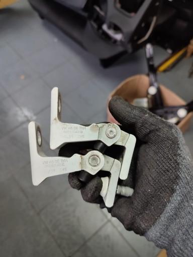 Дверна петля 8k0831401b 8K0831401E - VW Audi Skoda