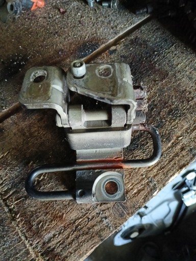 Петля двері VW golf V ліва передня