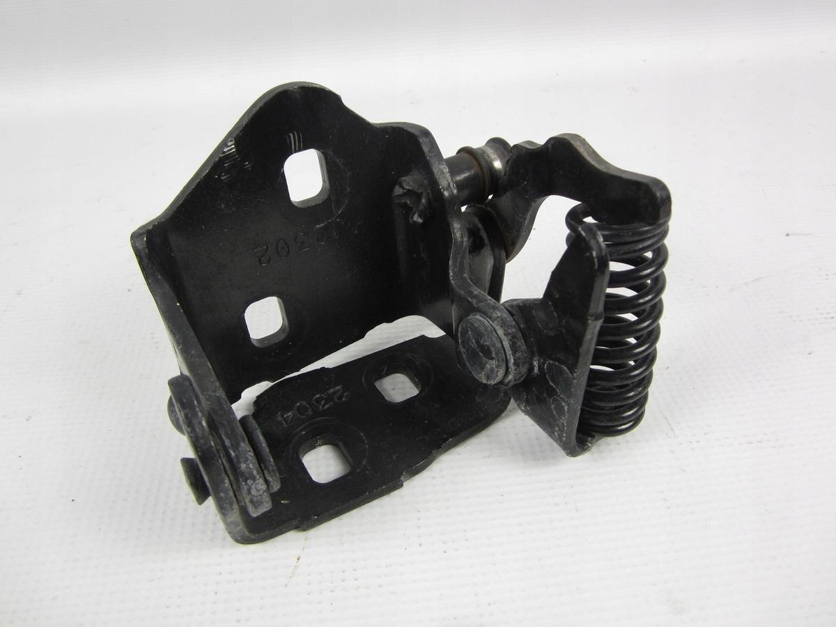 Петля двери левая Corvette C6