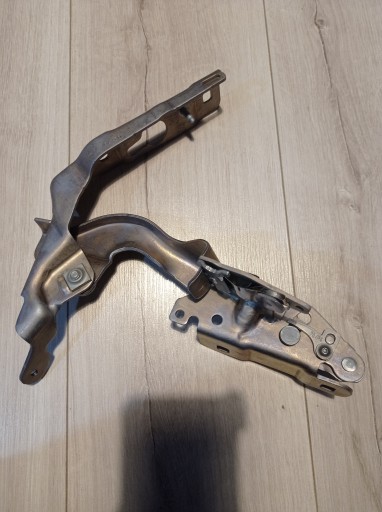 880 01 - Петля капоту ліва Mercedes CLA 117