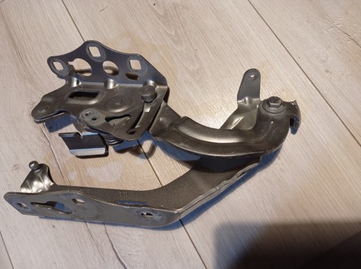 205 880 - Петля капота права Mercedes W205