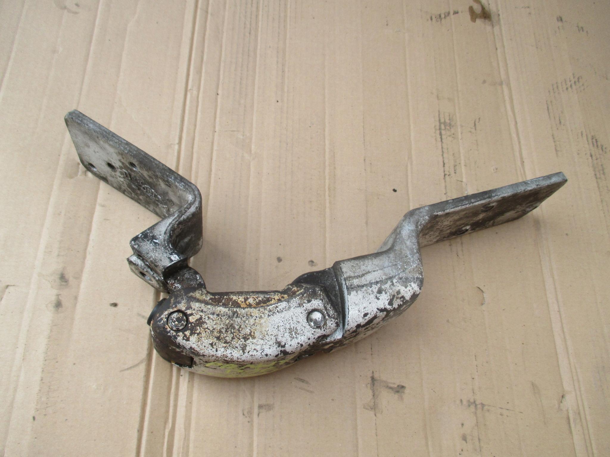 Петля задняя нижняя нижняя правая 270 Master Movano