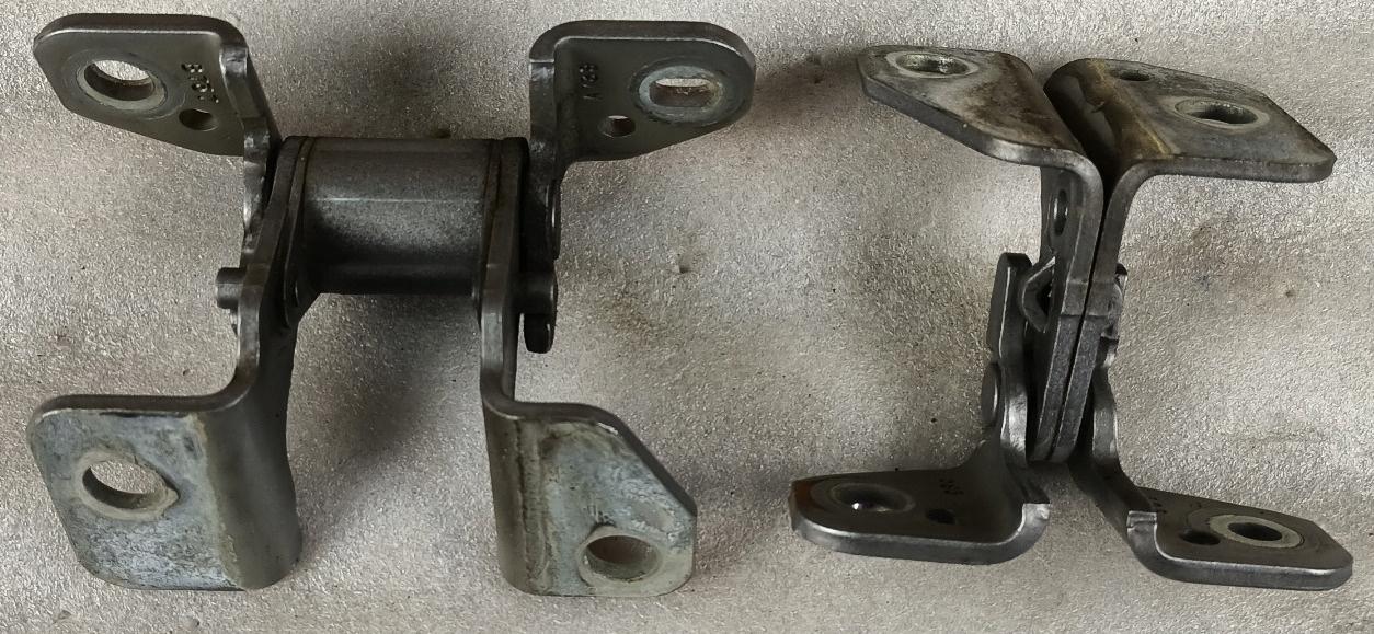 Дверные петли R и L Dodge Durango 2014